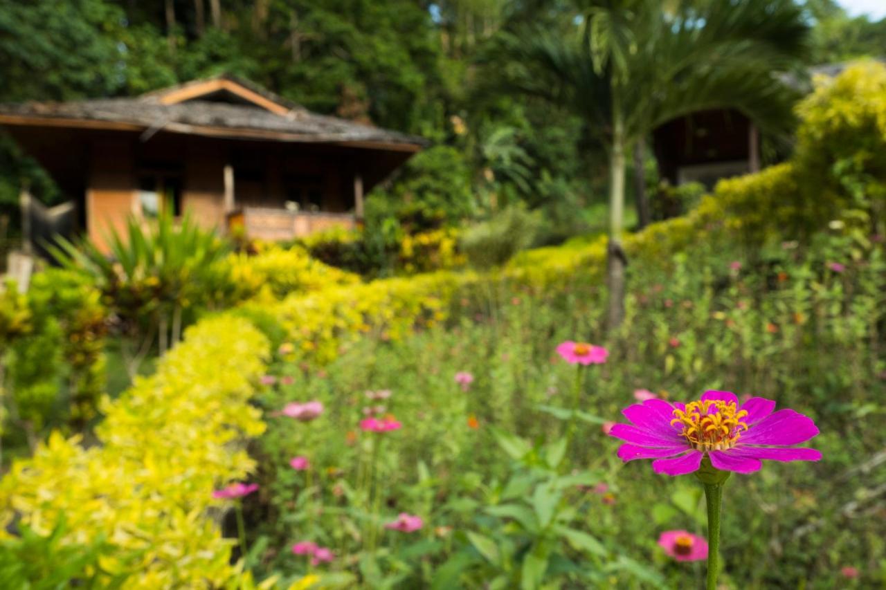 K2 Lembeh Dive Resort Bitung Екстериор снимка
